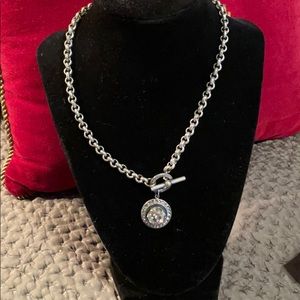 Ladies toggle necklace